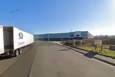 Northeast Riverside Parkway | Blue Lake Corporate Park Building B - 378,000 SF Industrial Space in Portland, OR