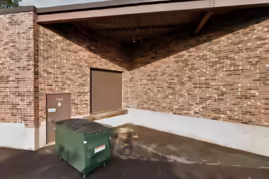 West Algonquin Road | Warehouse Space Available at Arlington Center